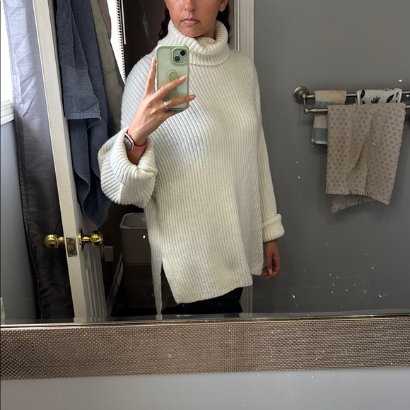 H&M Cream Ribbed Turtleneck Sweater - Picture 4 of 4